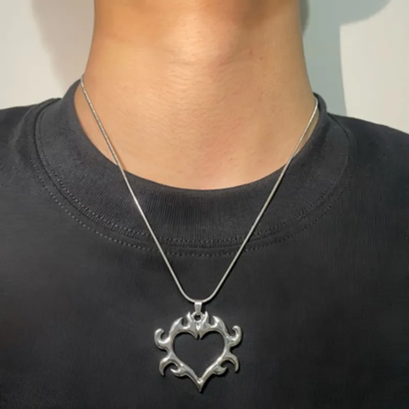 Flame Heart Pendant Necklace And Jewelry Set For Men And Women_voghion.com
