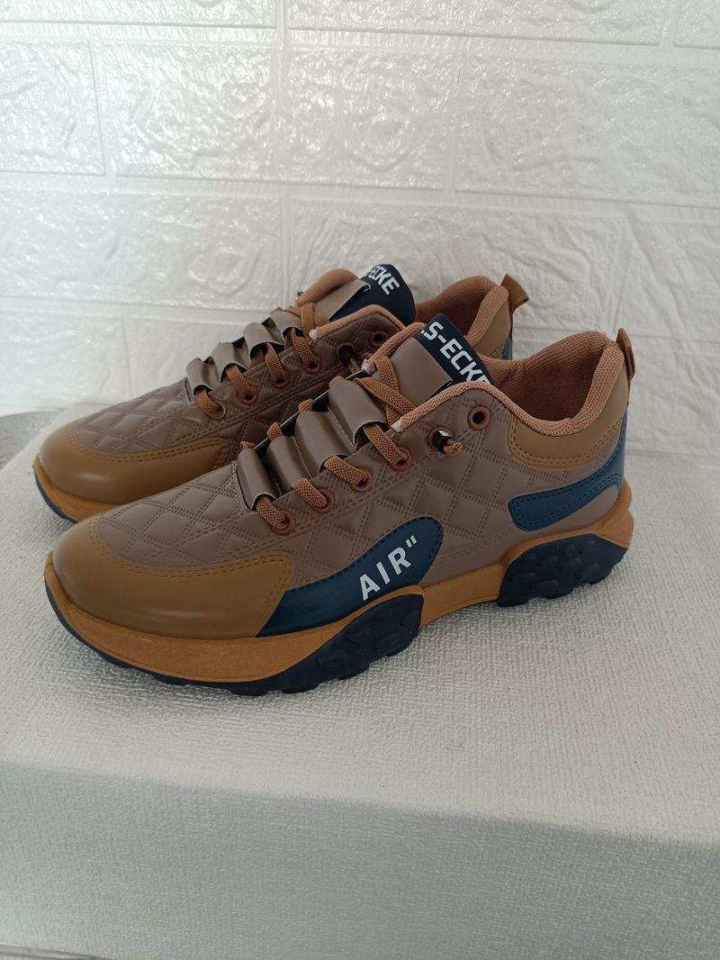 Frühlingsgroßhandel atmungsaktive und bequeme weiche Sohle lässig Papa modische Herren Bergsteigen Reiseschuhe_voghion.com