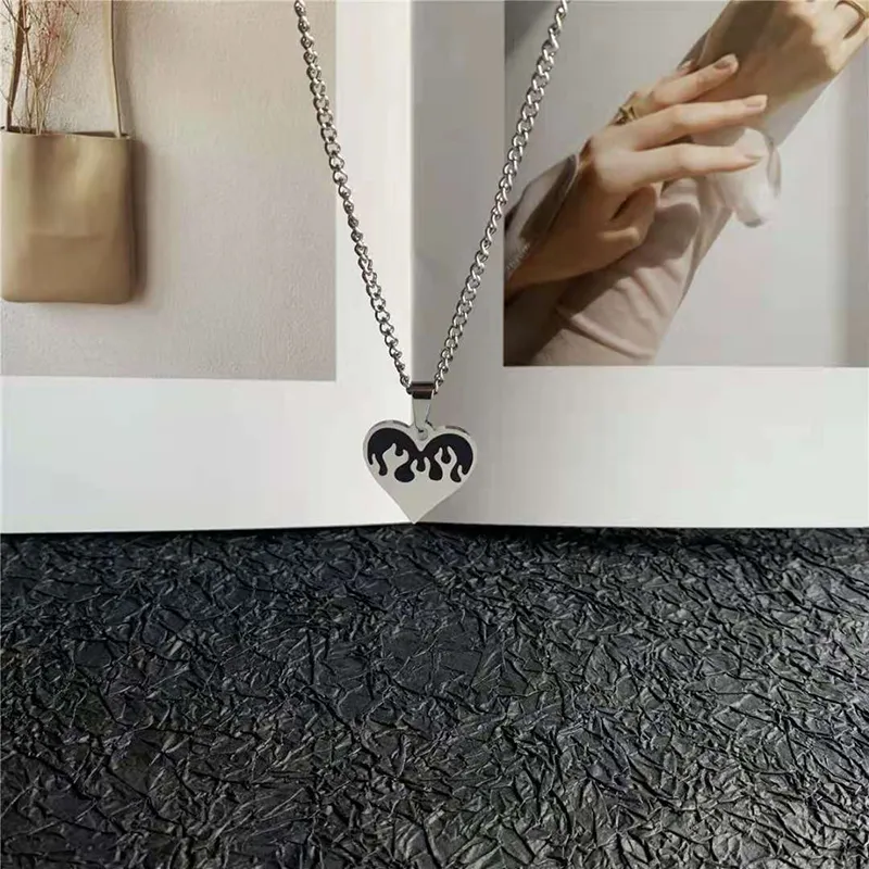 Collier de couple en acier titane avec pendentif classique, cadeau de Saint-Valentin à la mode, ras du cou pour hommes et femmes, bijoux_voghion.com
