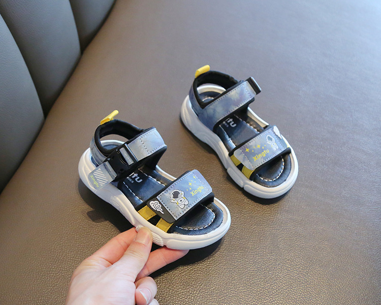 Jungen 2024 Sommer Neue bequeme und modische Baby-Strandschuhe Cartoon Open Toe Klett-Kindersandalen_voghion.com