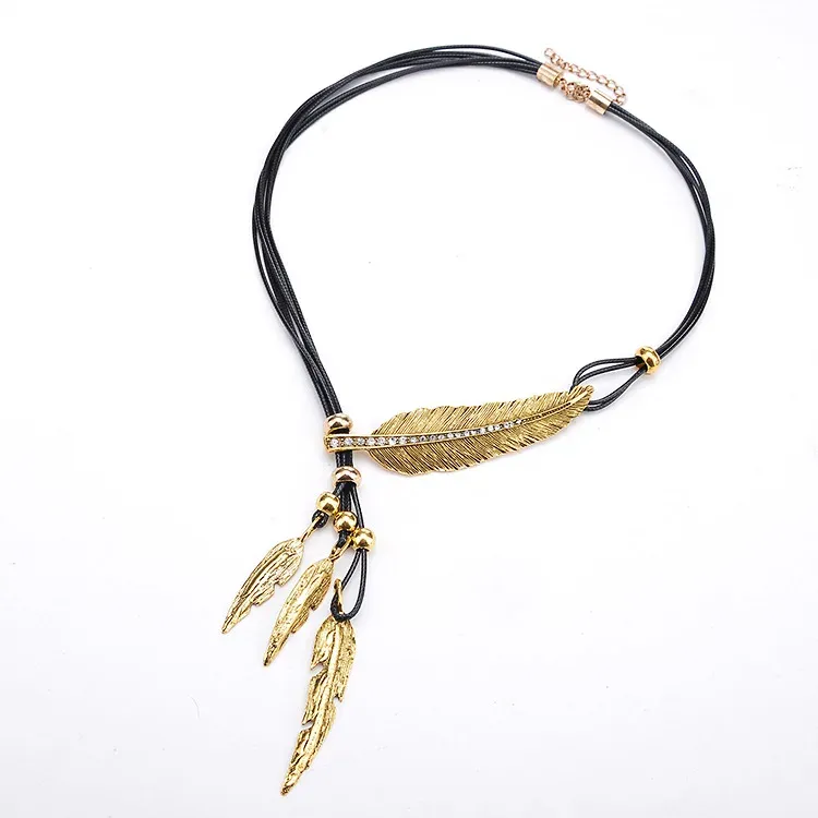 Collana con ciondolo piuma vintage stile bohémien gioielli_voghion.com