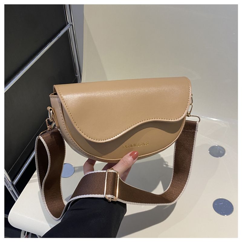 Doku ve Mod 2024 Lässig Einfarbig Neue Frühjahr Abdeckung Breiter Riemen PU Einzelner Schulter Crossbody Sattel_voghion.com