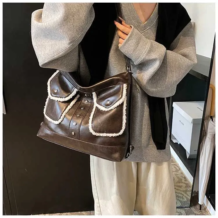 Sac à dos vintage en PU pour femme, sac à bandoulière carré en polaire d'agneau, grande capacité, fourre-tout décontracté pour les déplacements_voghion.com