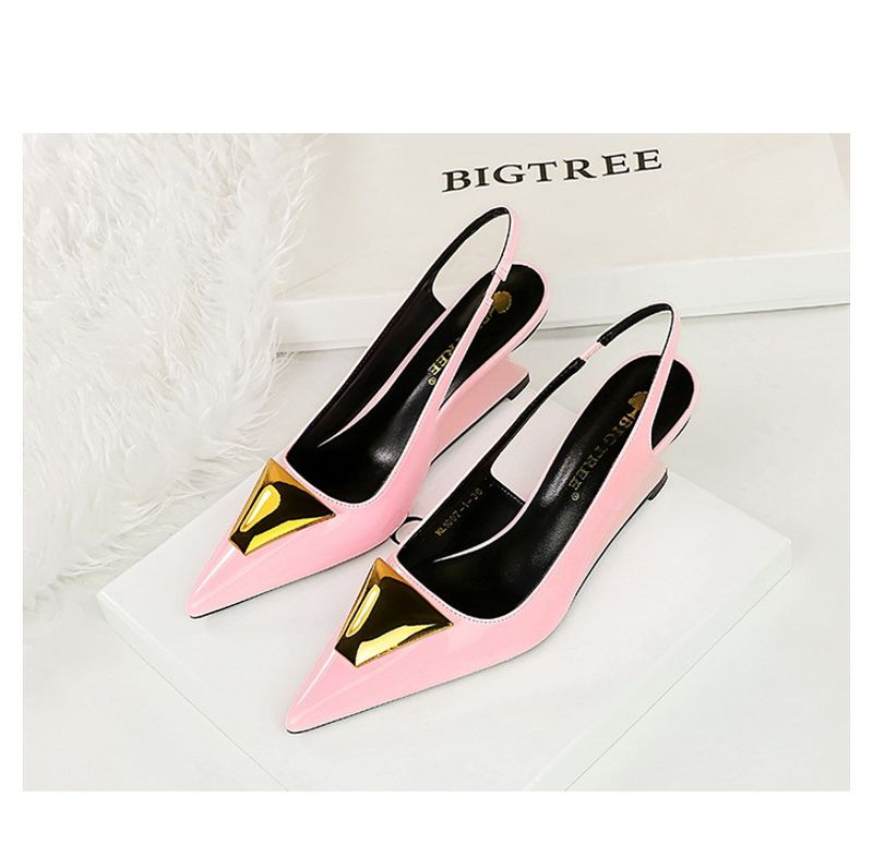 Scarpe da donna in stile 1097-K55 con tacco alto e slingback, cinturino posteriore traforato in vernice, punta bassa e appuntita_voghion.com