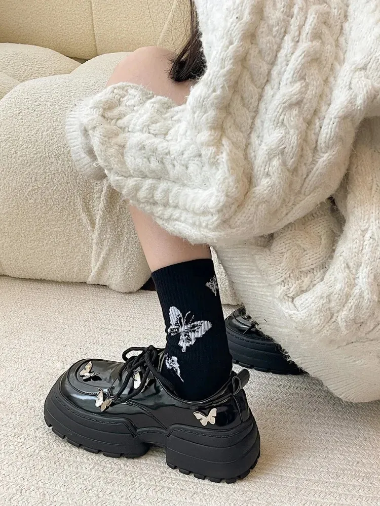 Scarpe Oxford con plateau e lacci stile Mary Jane a farfalla, stile Lolita, da donna, in pelle britannica, per studenti, stile Kawaii, 240625_voghion.com