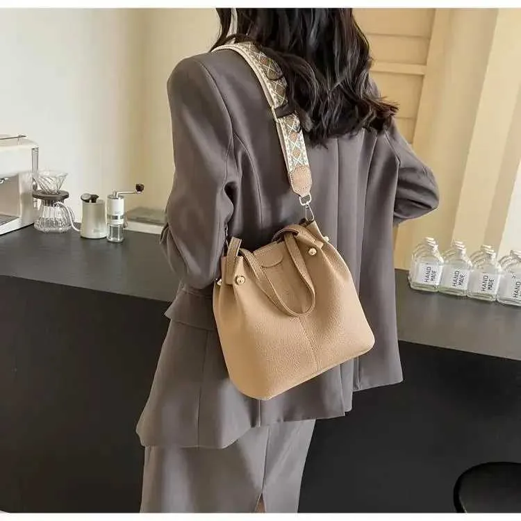 Bag Korean Versatile Bucket Spring And Summer Broadband Shoulder Messenger Bag Womens Handba241128_voghion.com