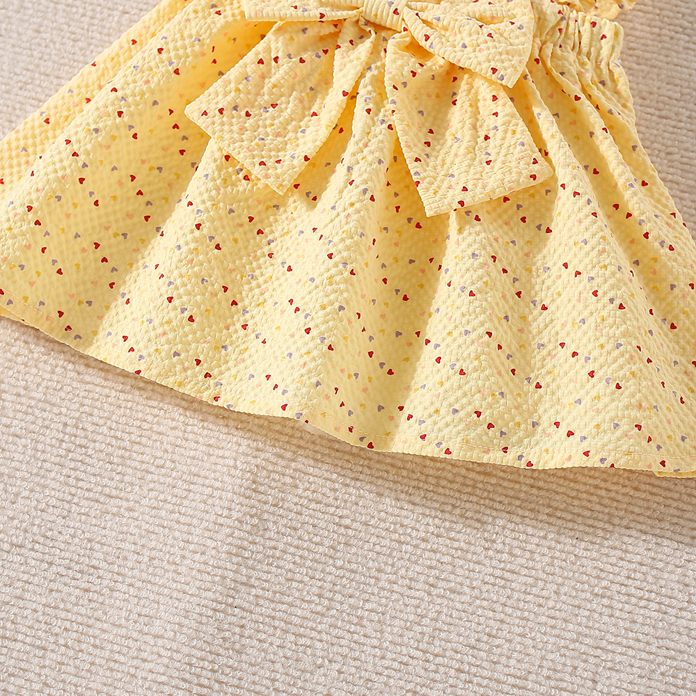 Peutermeisjes kinderkledingset van katoen, klein hartje, bedrukt, geel/roze strik, top en short_voghion.com