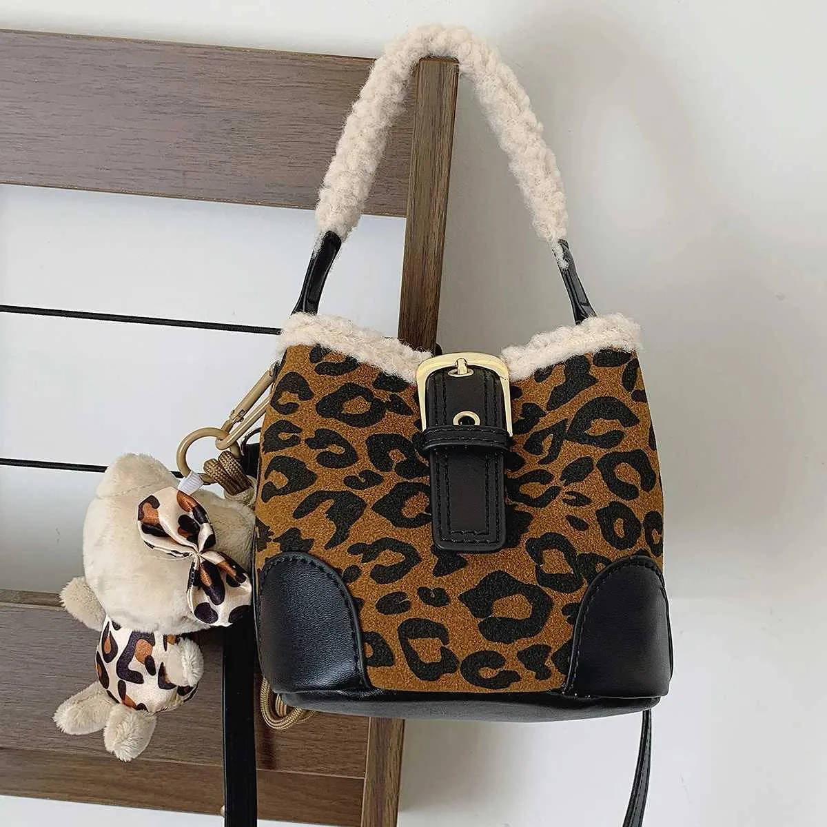 Vintage Women Leopard Suede Patch Lamb Fleece Mini Handle Bucket Bag Female Casual Outfit Versatile Plush Crossbody_voghion.com