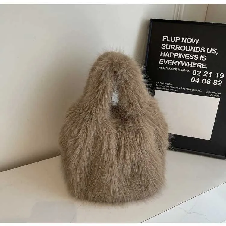 Plush Handbag For Women Large Capacity Fluffy Shoulder Bag_voghion.com