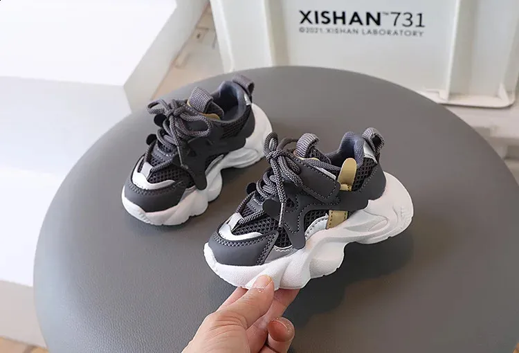 2024 New Childrens Fashionable Breathable Sports Boys and Girls Non slip Outdoor Student Basketball Shoes 240912_desvips.com