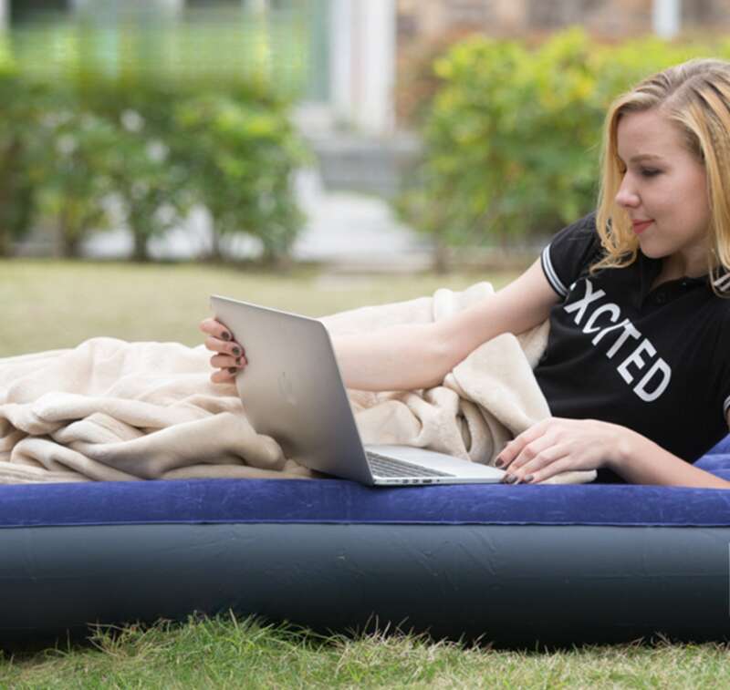 Adecuado para acampar al aire libre y descansar en casa: el colchón inflable plegable es súper fácil de usar._voghion.com