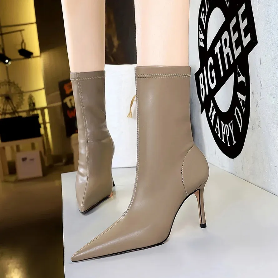 Women 75cm 10cm High Heels Leather Boots Lady Low Short Ankle Stripper Winter Warm Snow Plush Pointed Toe Shoes 240624_voghion.com