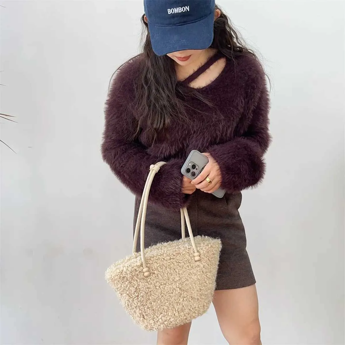 Bolso de hombro de felpa para mujer, de moda, liso, suave, informal, de lana de cordero, de gran capacidad, ligero, para uso diario._voghion.com