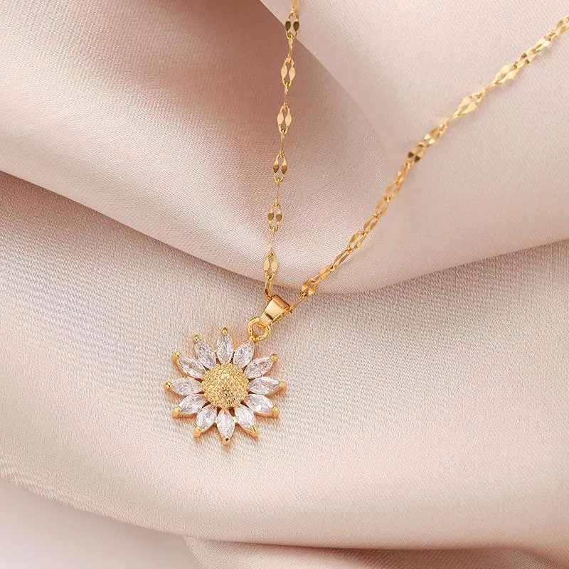 Chains Rotable Snowflake Necklace For Women Fashionable Collarbone Chain Choker One Piece Jewelry_voghion.com