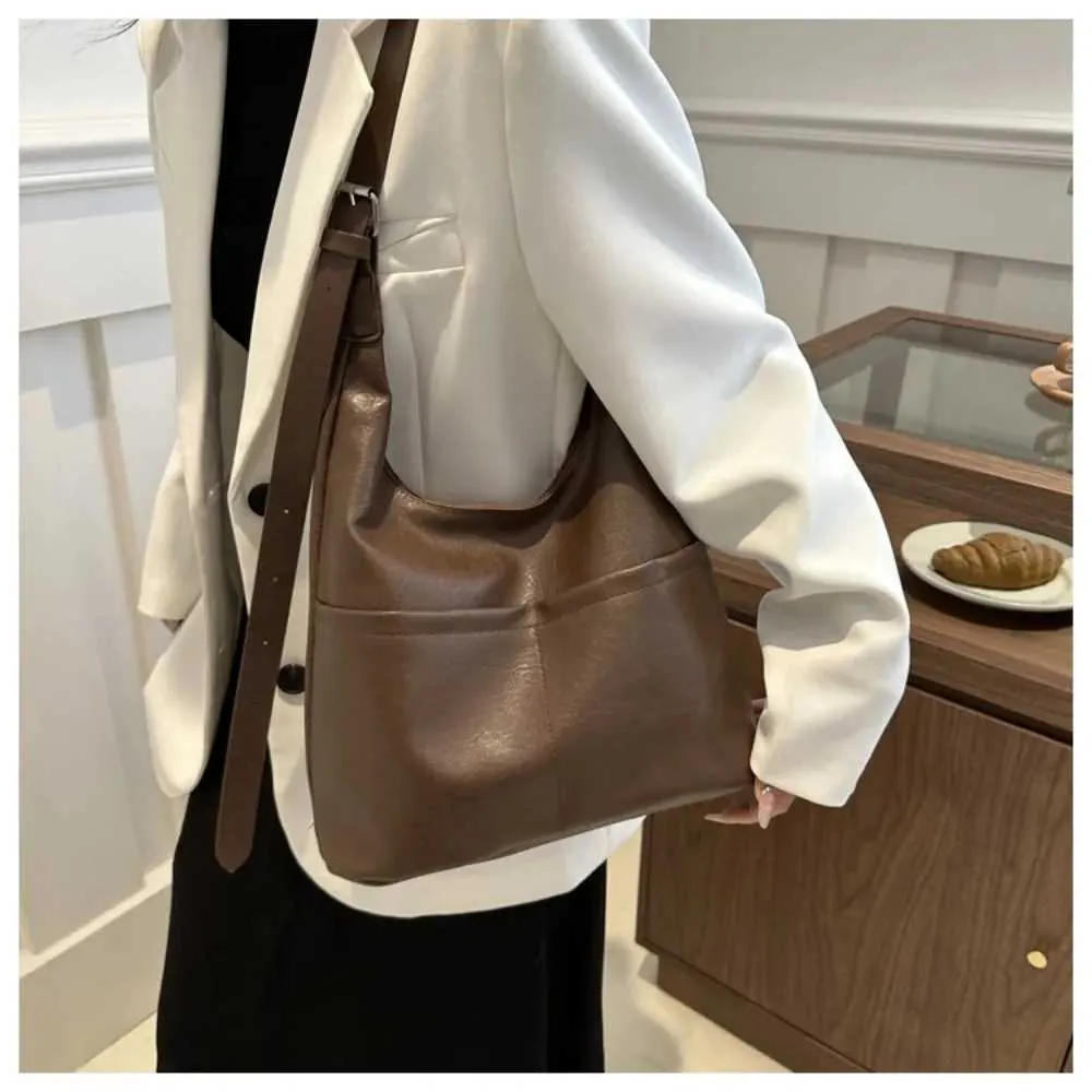 Large Women's Shoulder Bag Stylish Pu Daily Work Handbag_voghion.com