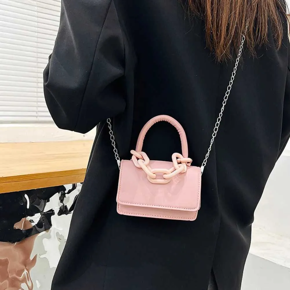Designer 2024 Femmes Horizontal Édition Coréenne Chaîne Petit Carré Mode Mini Sac À Bandoulière Flip Boucle Sac À Main Portefeuille_voghion.com