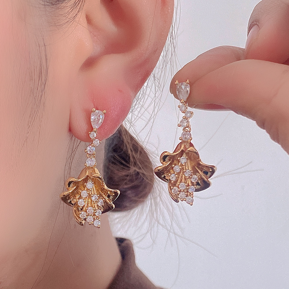 Fashionable and high-end copper plated real gold trumpet flower earrin, niche light luxury zircon silver needle_voghion.com