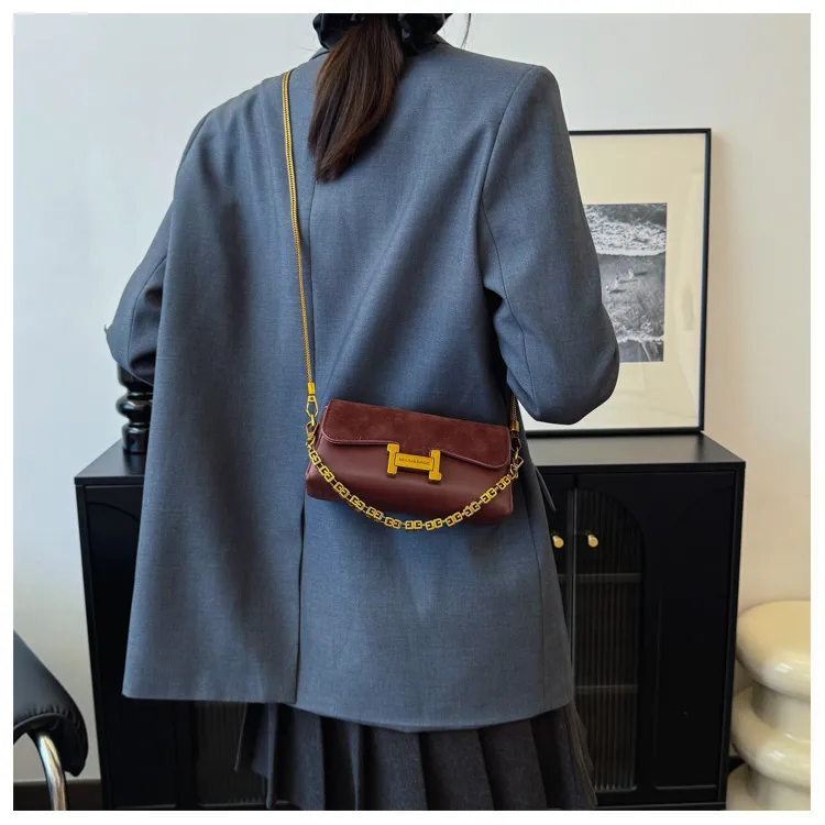 Stylish Multi-Functional Shoulder Purse With Premium Chain Detail_voghion.com