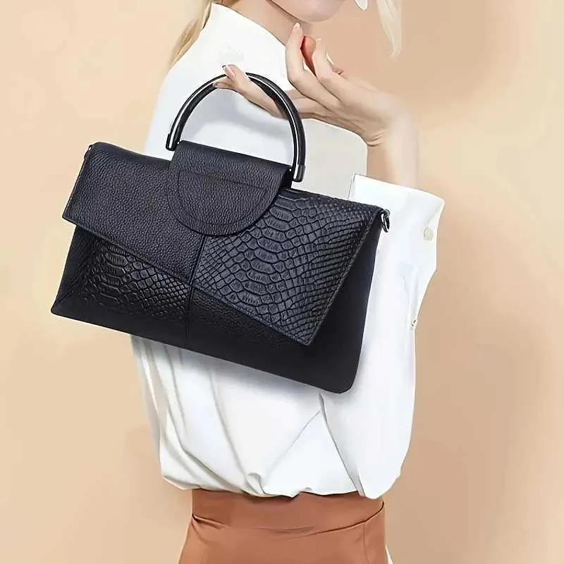 Borsa a mano elegante da donna con stampa pitone e tracolla_voghion.com