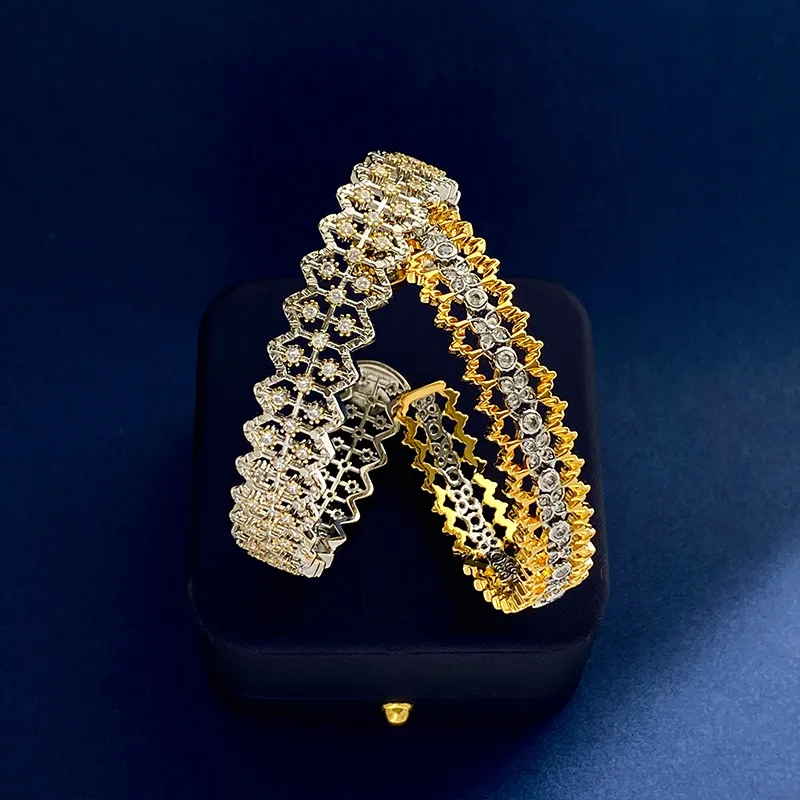 Italy Hollow Clover Designer Bangle Bracelet For Women Sier Bling Lace Sparkling Dia Gold Plated Retro Vintage C_voghion.com
