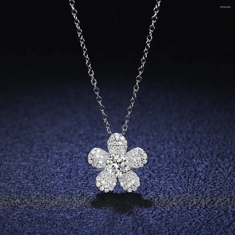 Kedjor Mode Högkvalitativt S Sterling Silver Platina VVS D Färg 1 Moissanit Diamant Blomhalsband För Kvinnor Gåva_voghion.com