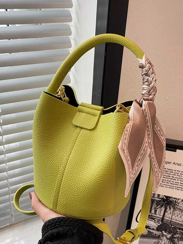 Mini borsa a secchiello design in pelle morbida tracolla da donna_voghion.com