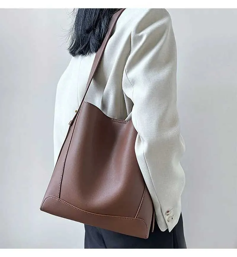 Denim shoulder fashion trend designer bucket large capacity genuine leather womens cross body bag Y241121_voghion.com