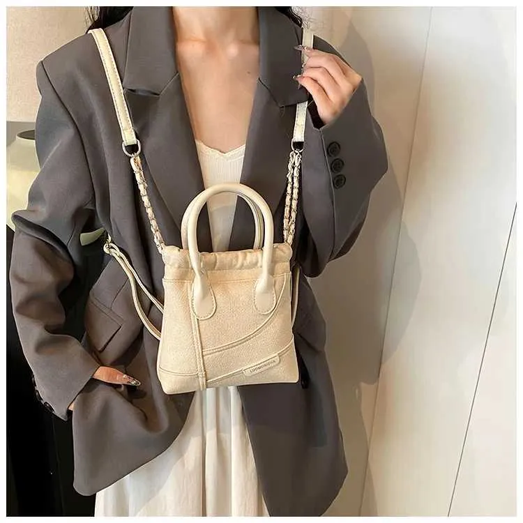 Exquisite Square Shoulder Bag For Women Large Capacity Daily Bag_voghion.com