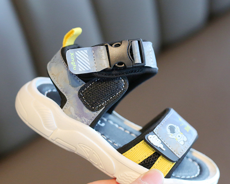 Jungen 2024 Sommer Neue bequeme und modische Baby-Strandschuhe Cartoon Open Toe Klett-Kindersandalen_voghion.com