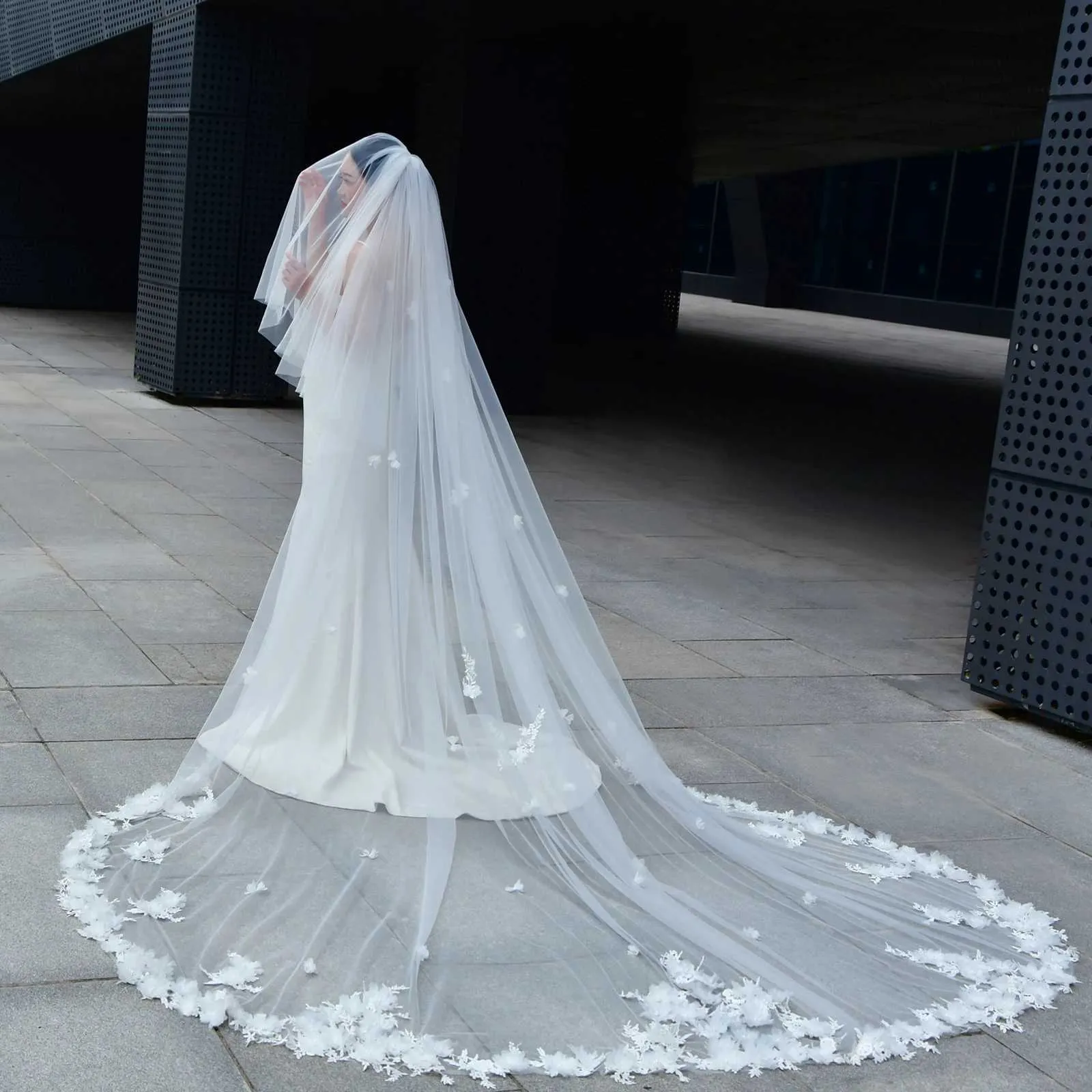 Bijoux de cheveux V150 3D Fleurs Perles Voile de mariage perlé Long Style cathédrale Doux Illusion de mariée avec peigne Mariée_voghion.com