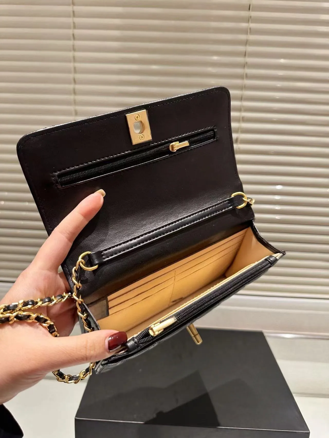 Sacs à main matelassés : Mini sac à rabat pour femme avec bandoulière chaîne réglable – Sac à bandoulière ou pochette en cuir lisse, idéal_voghion.com
