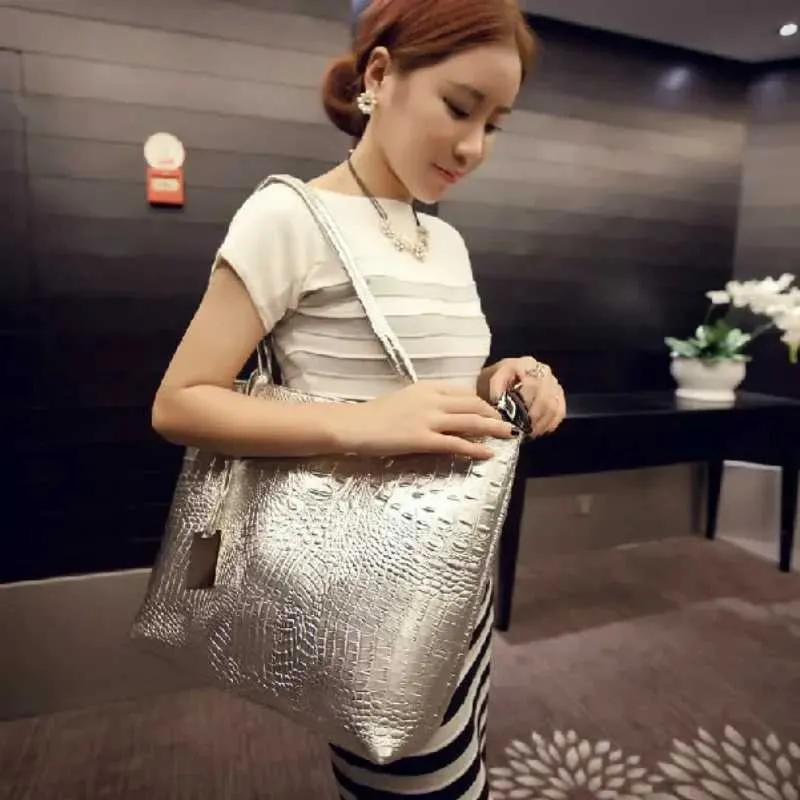 Designer schoudertas en tote bag voor dames in zwart en goud_voghion.com