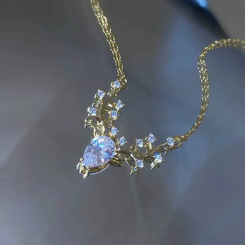 Elk Pendant Necklace - Exquisite High-end Gold Temperament Jewel_voghion.com