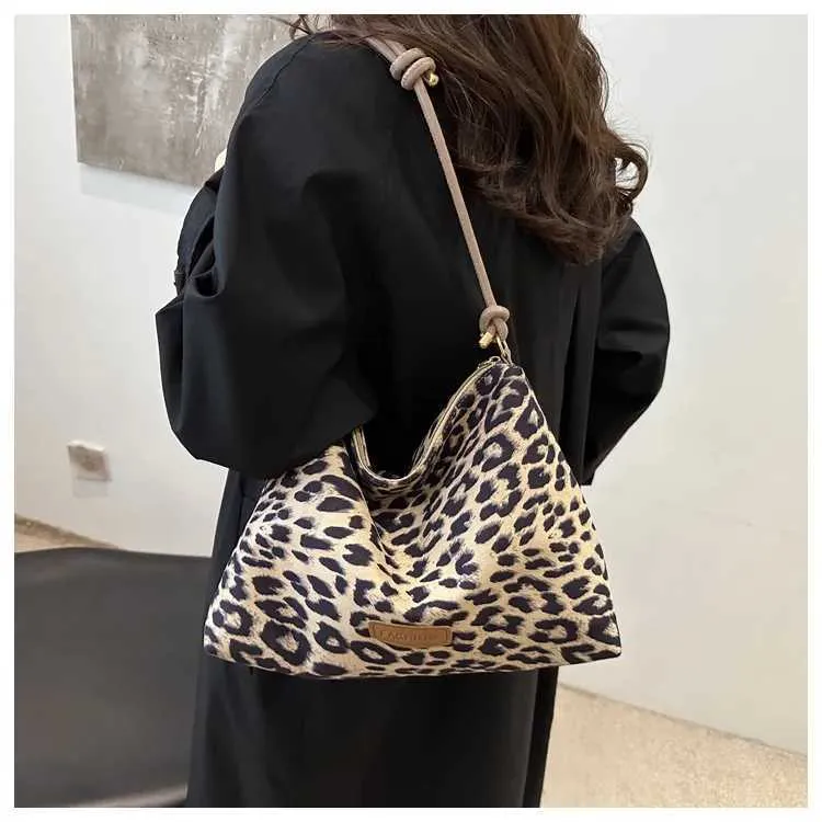 Sac à main de grande capacité pour femme, nouvelle collection automne et hiver, motif léopard, mode, haute texture, polyvalent, pour les déplacements_voghion.com