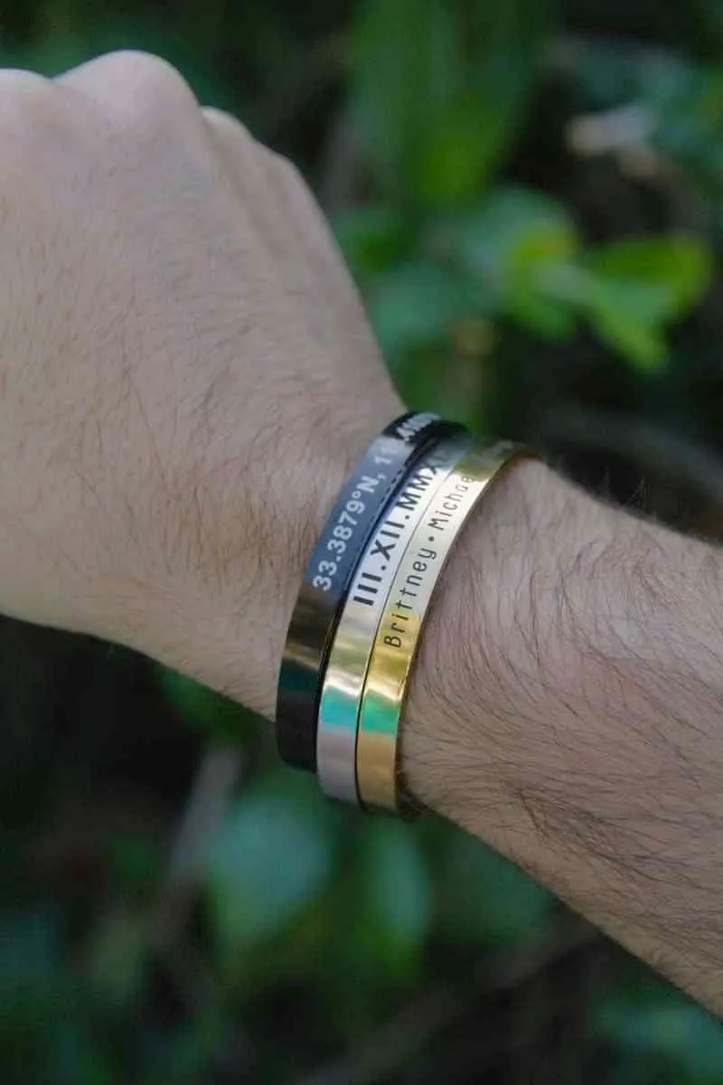 Bracciale con incisione nome data larghezza 4 mm testo coordinate parole personalizzate braccialetti in acciaio inossidabile personalizzati regalo per_voghion.com