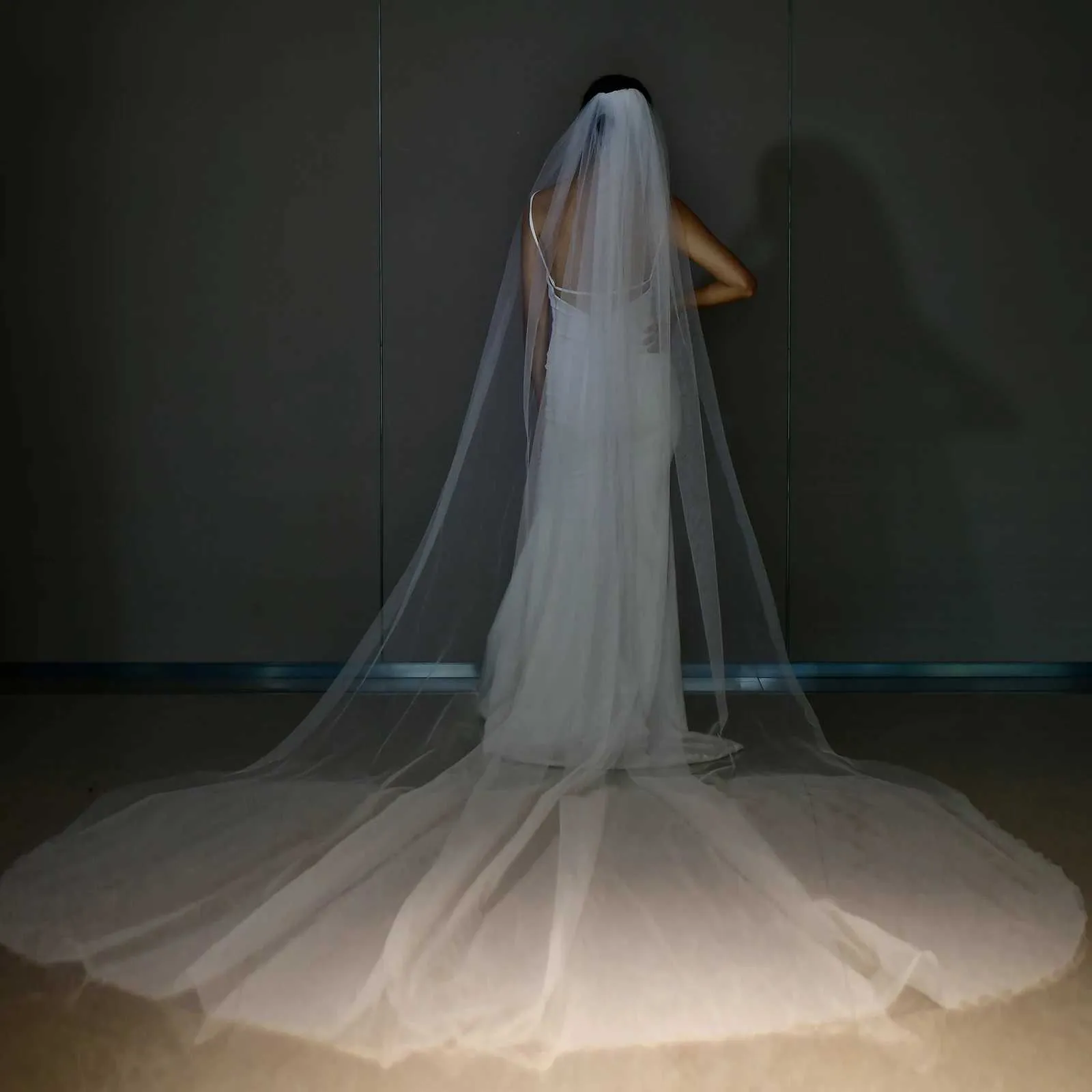 Gioielli per capelli M92 Velo lungo con pettine Velo da sposa semplice a cattedrale, 1 strato, bordo tagliato, tulle morbido trasparente, 120 pollici di larghezza_voghion.com