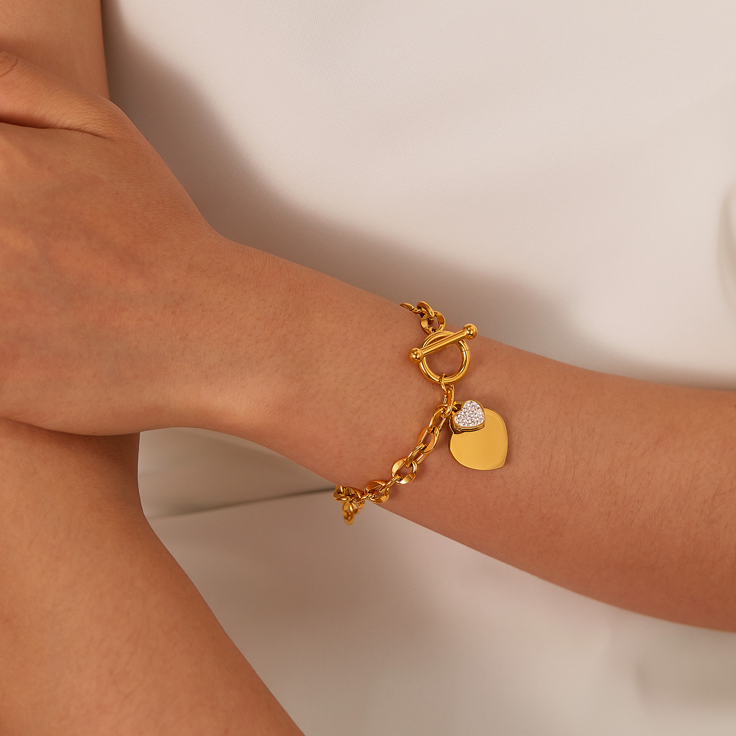 Bracelet en acier titane haut de gamme avec boucle OT personnalisée pour femme