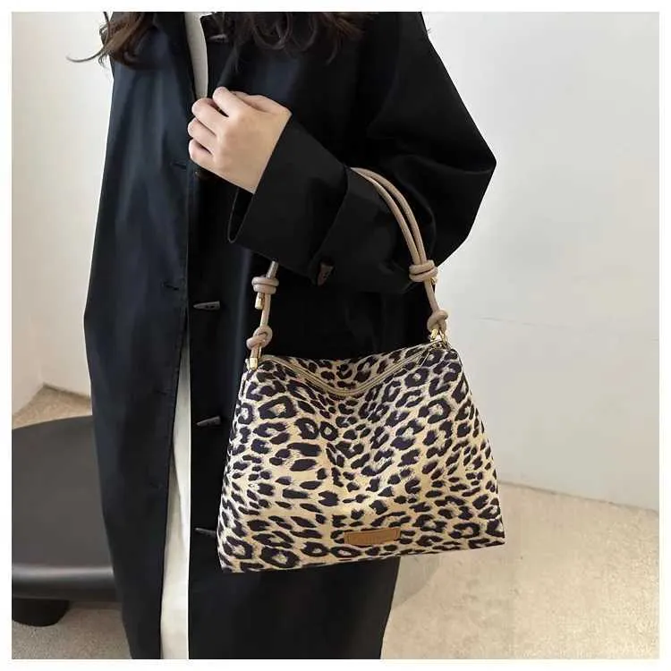 Sac à main de grande capacité pour femme, nouvelle collection automne et hiver, motif léopard, mode, haute texture, polyvalent, pour les déplacements_voghion.com