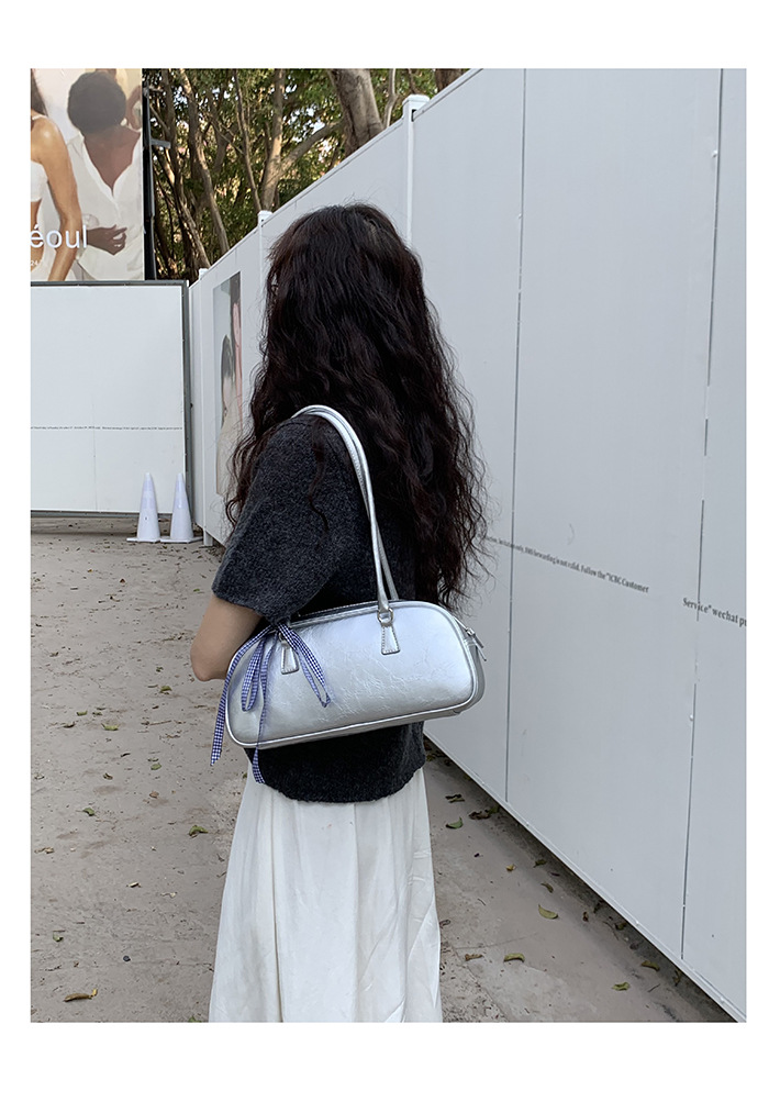 2024 Estate coreana Nuovo design di nicchia Borsa da donna portatile in stile balletto Tendenza moda Borsa versatile in argento con tracolla singola_voghion.com