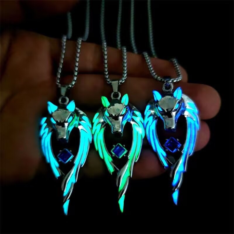 Collier populaire dominateur lumineux Wolf King pour hommes et femmes, pendentif disco personnalisé, design hip hop, chaîne de pull à la mode