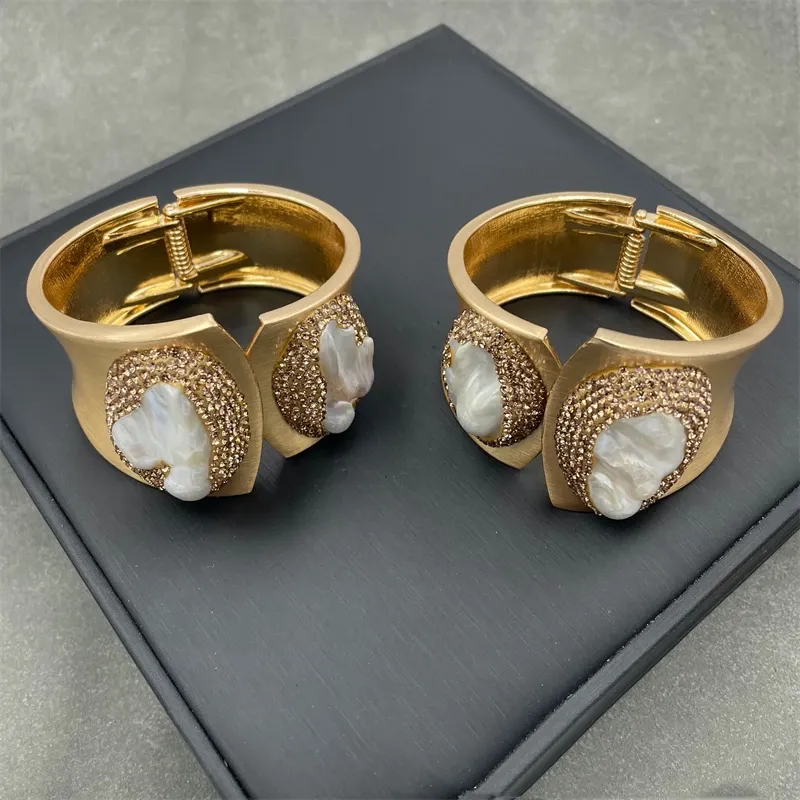 Baroque Freshwater Pearl Cuff Bracelet For Women Irregular Pearl_voghion.com