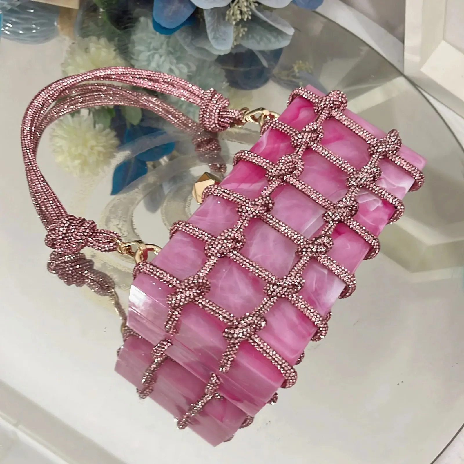 2024 Handtasche Hochwertige Abend-Dias-Kupplung Acryl Achselhöhle Quadratische Damen Geldbörse Hochzeitstasche 240907_voghion.com