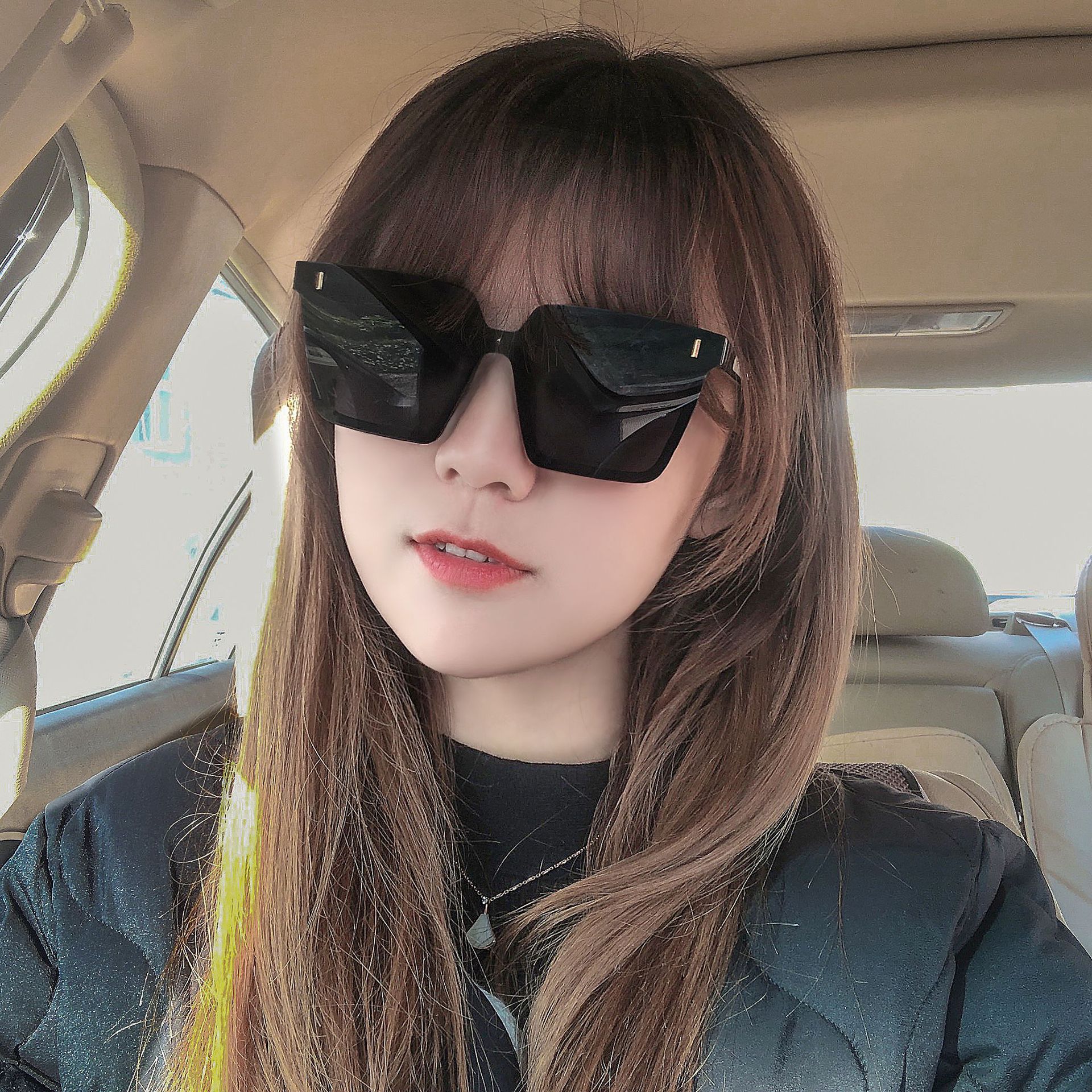 Koreanische Brille im quadratischen Design mit großem Rahmen, die das Gesicht schmaler wirken lässt – ein stylisches Streetstyle-Modell für Damen mit großem Gesicht (schwarz, 2023)._voghion.com