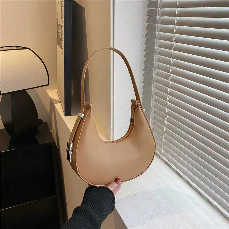 Borsa a spalla a mezzaluna donna elegante in ecopelle_voghion.com