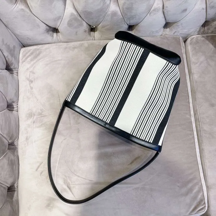 Designer Retro Striped Bucket Bag Portable Shoulder Bag For Women_voghion.com