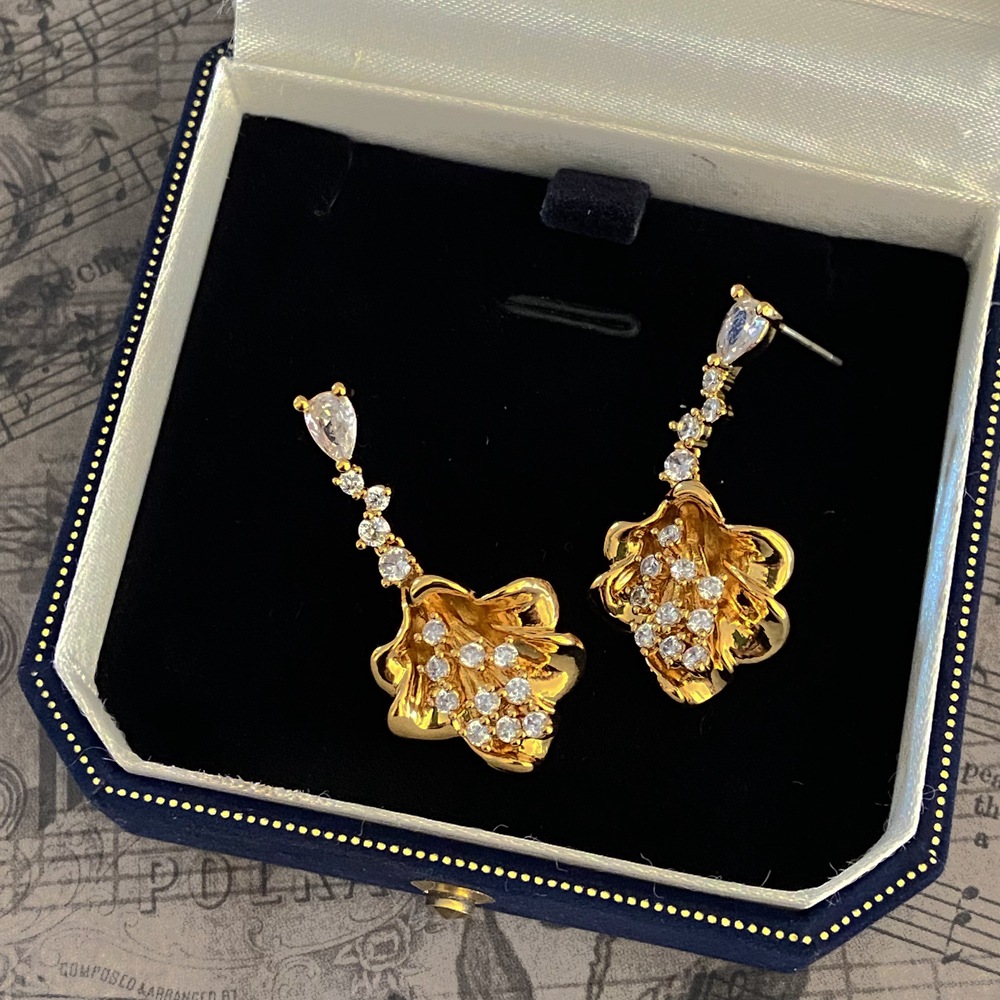Fashionable and high-end copper plated real gold trumpet flower earrin, niche light luxury zircon silver needle_voghion.com