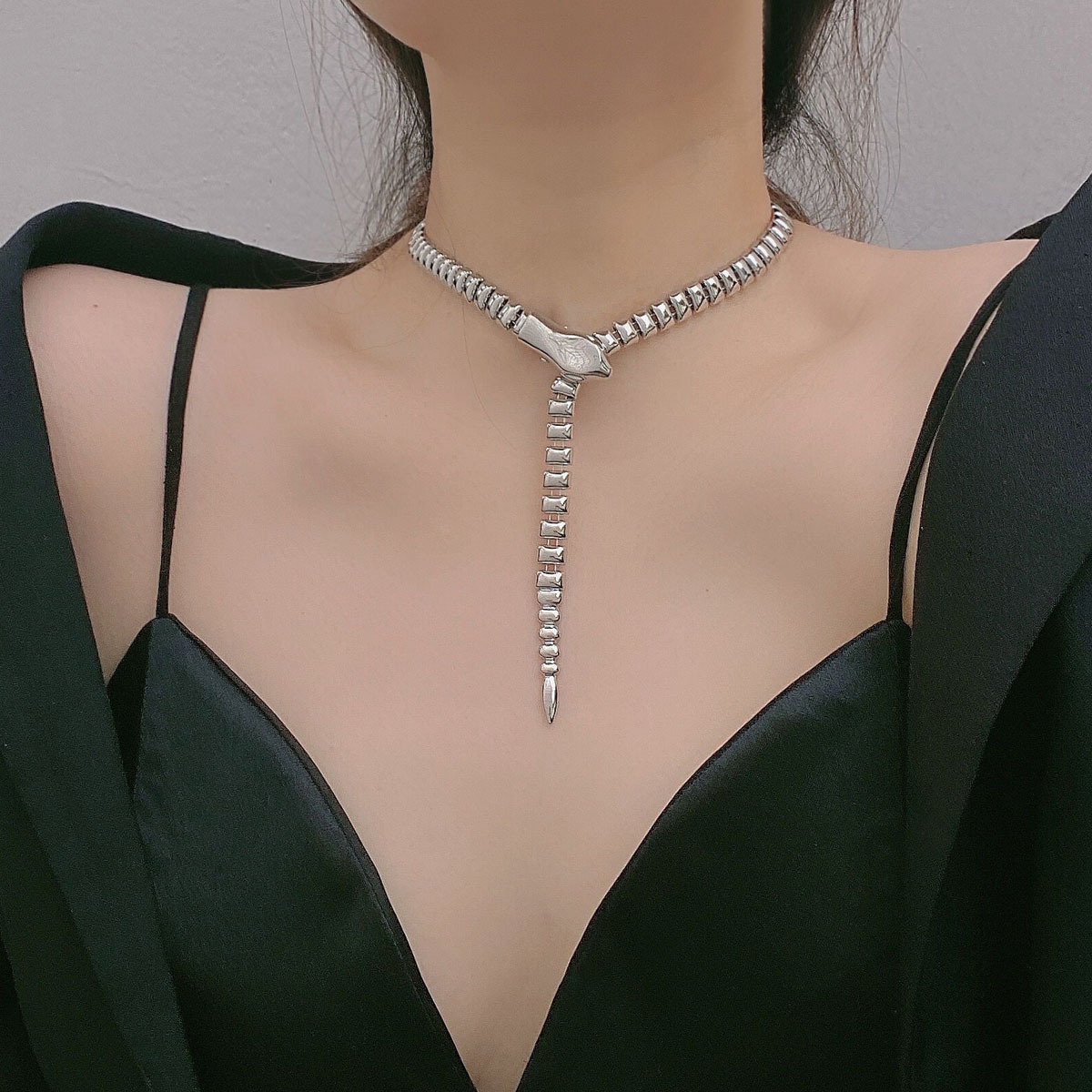 Personalized Punk Snake-Shaped Waist For Women, Fashion Show Style Metal Belt, Dress Coat Accessory, Snake Head Pants_voghion.com