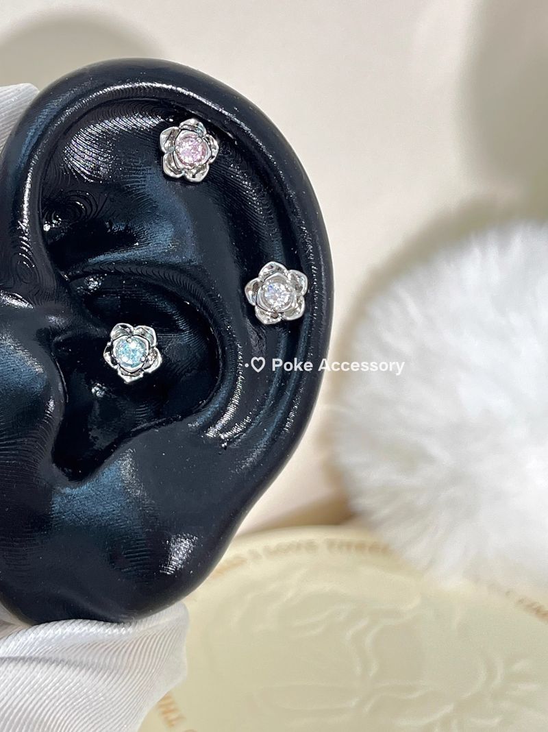 Sier thorn rose zircon bone niche design titanium steel hole maintenance sleep without removing the cochlear ear studs_voghion.com