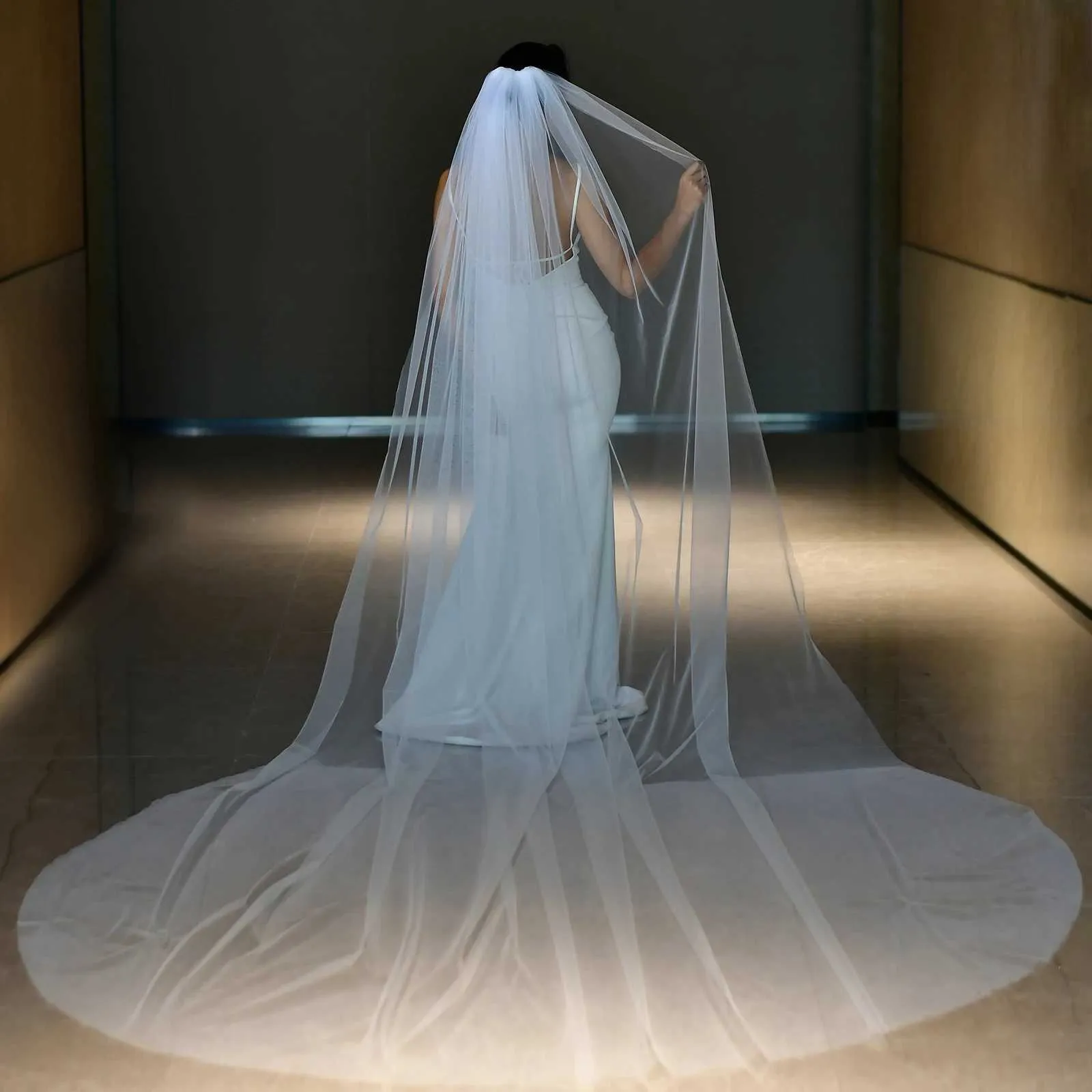 Gioielli per capelli M92 Velo lungo con pettine Velo da sposa semplice a cattedrale, 1 strato, bordo tagliato, tulle morbido trasparente, 120 pollici di larghezza_voghion.com