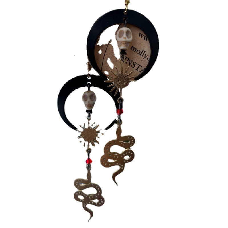 Orecchini a gancio con teschio in oro gotico Black Moon_voghion.com